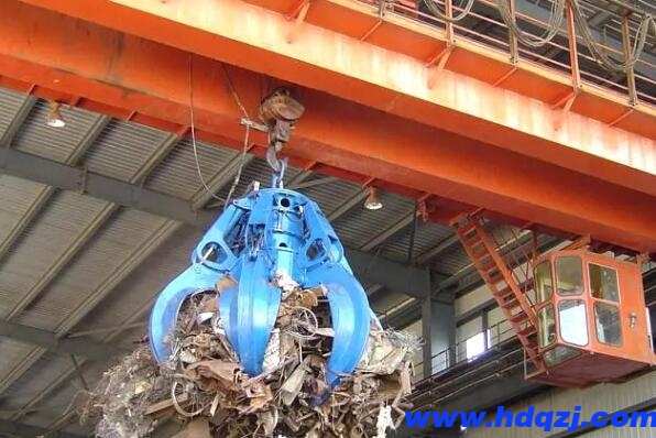雙梁抓斗橋式起重機電動機的絕緣層構造，是根據電流量尺寸或是工作電壓多少明確?